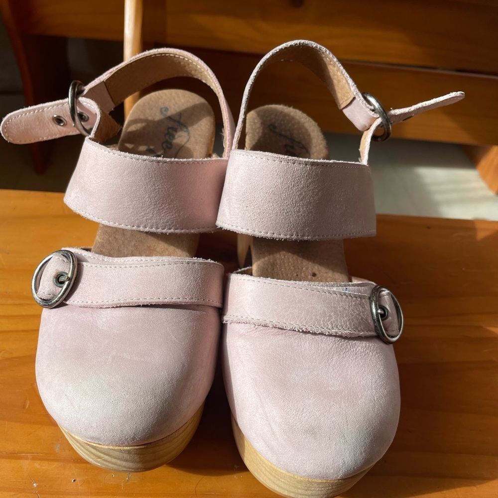 Free people clogs
